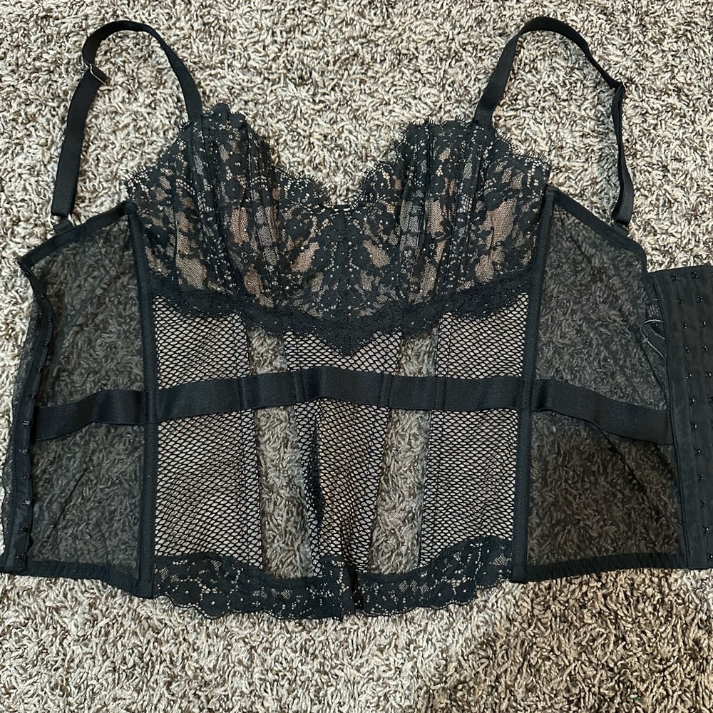 Victoria’s Secret black lace corset size 32C